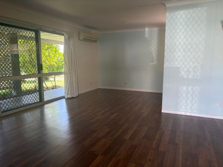 Charming Family Home in Springwood - Photo 2