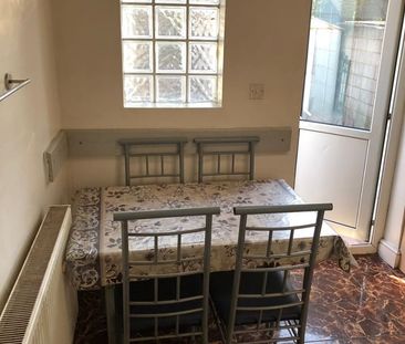 2 Bed Flat, London, E13 - Photo 3