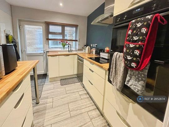 3 bedroom semi-detached house to rent - Photo 1