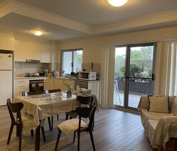 Beautiful Double Room with Private Bathroom - Photo 4