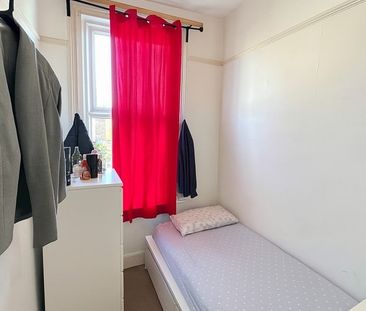 3 Bed Flat, Tremaine Road, SE20 - Photo 2