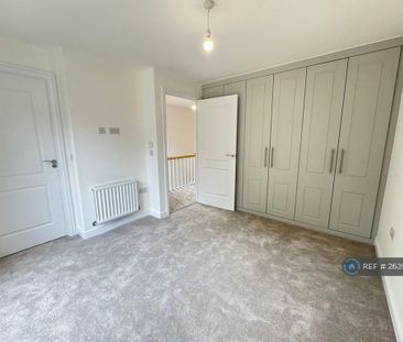 3 bedroom semi-detached house to rent - Photo 4