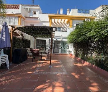 Alquiler de chalet adosado en Avenida Mar Baltico s/n - Photo 2