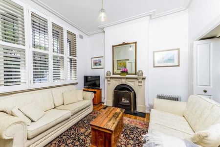 Spacious traditional terrace in lifestyle location - Photo 3