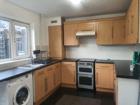 3 bedroom terraced house to rent - Photo 4