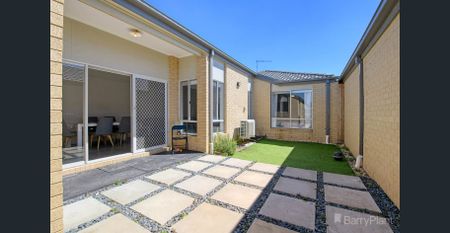 Modern Three-Bedroom Home in a Prime Officer Location - Photo 5