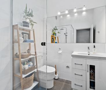 Charming 3-Bedroom Home With A Tranquil Backyard Retreat - Photo 6