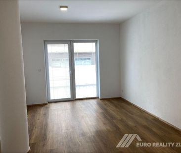 Pronájem bytu 1+kk a garsoniéry 33 m² - Fotografie 6