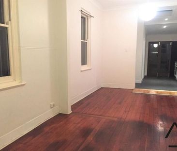 RECENTLY RENOVATED TERRACE - WALK TO KING ST - Photo 2