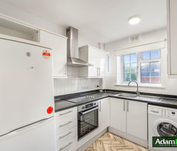 Okehampton Close, North Finchley, N12, 3 bedroom, Apartment - Photo 2