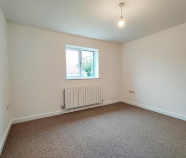 4 bedroom detached house to rent - Photo 2