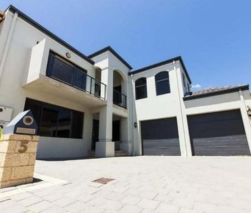 AMAZING 4x2x2 HOME LESS THAN 500m TO THE BEACH! DONT MISS OUT... - Photo 1