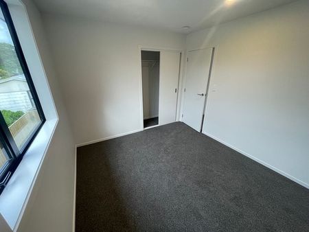 Modern brand new 4 BR house in Fairfield! (Unit 2) - Photo 2