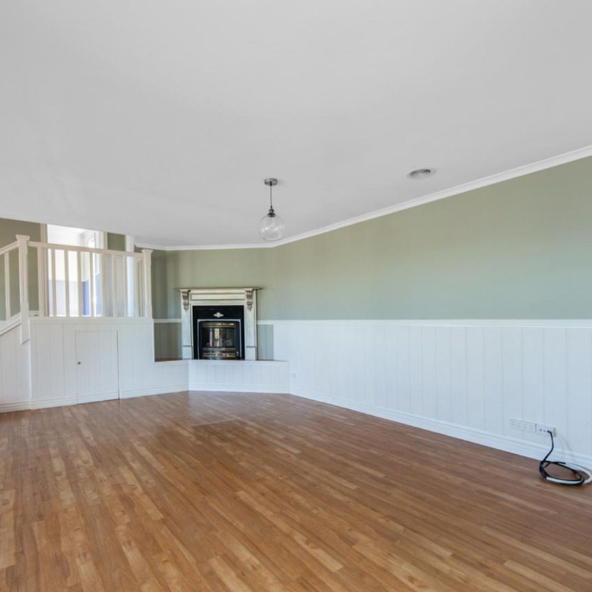 3 English Grove, Jerrabomberra NSW 2619 - House For Rent | Domain - Photo 1