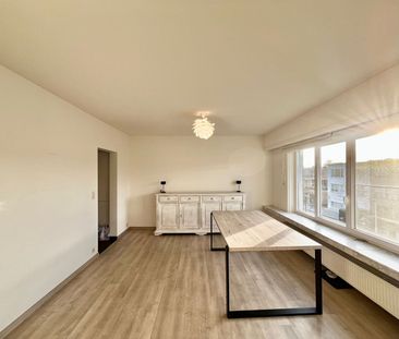 Gerenoveerd 2-slaapkamer appartement incl garage - Photo 2