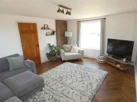 3 bedroom detached house to rent - Photo 2