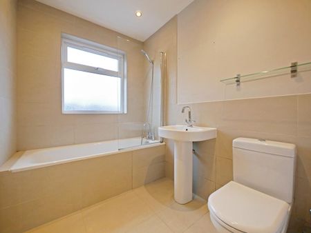 3 bedroom end of terrace house to rent - Photo 4