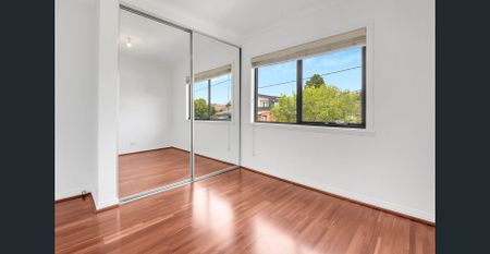 Modern 3 bedroom townhouse in prime Reservoir location - Photo 4