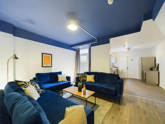 9 bedroom house to rent - Photo 1