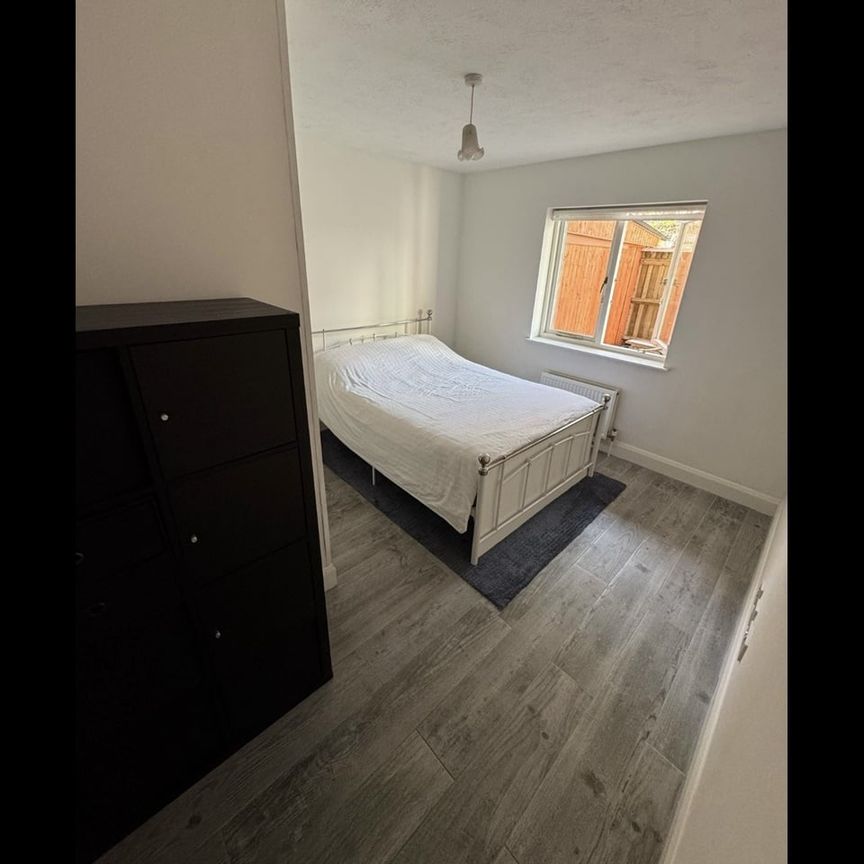 Room in a Shared Flat, Hainton Close, E1 - Photo 1