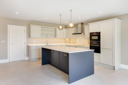 4 bedroom detached house to rent - Photo 2