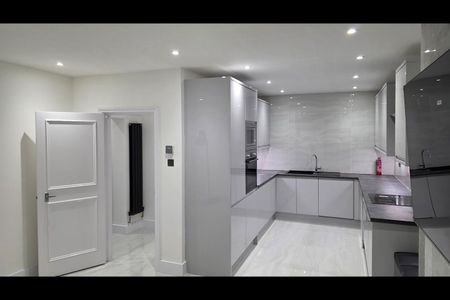 2 Bed Flat, Fulham, SW6 - Photo 2