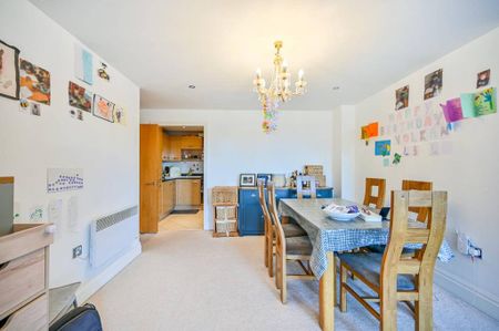 3 bedroom penthouse to rent - Photo 2