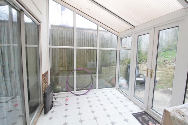 3 bedroom end of terrace house to rent - Photo 1