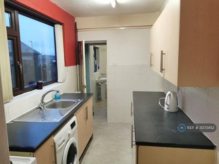 2 bedroom terraced house to rent - Photo 4