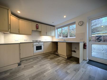 2 bedroom terraced house to rent - Photo 4