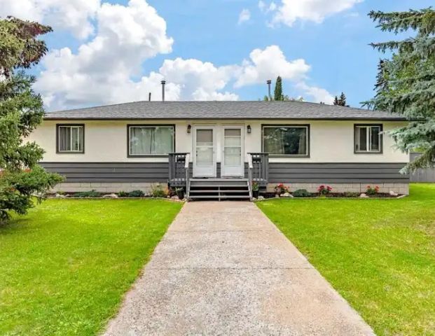 8111 Bowglen Crescent - Cozy Main Floor Duplex | 8111 - Bowglen Crescent NW, Calgary - Photo 1