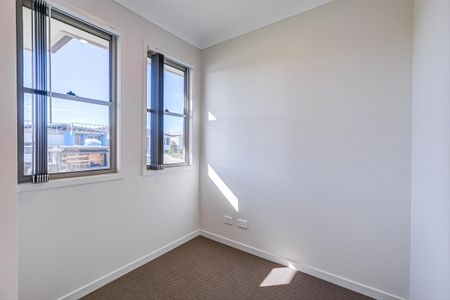 Beautiful Family Home In Madison Park Estate - Photo 3