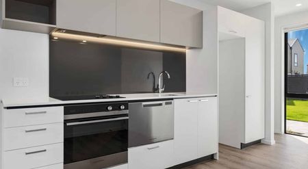 Near new 2 bedroom apartment in Ruskin Quarter - Photo 5
