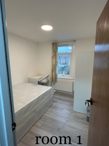 Room in a Shared House, Leslie Park Road, CR0 - Photo 2