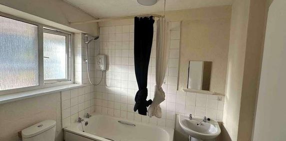 Heath End Road, CV10 - Photo 2