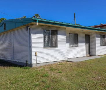 Beautifully Positioned Home with Exceptional Convenience - Photo 6