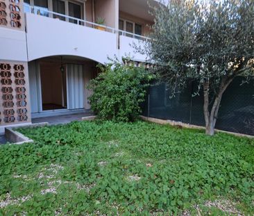 À louer – T1 en rez-de-jardin avec terrasse et parking – Toulon Les... - Photo 4