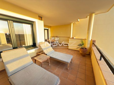 Noble luxury. Two bedroom apartment in a quiet urbanization overlooking the sea and golf cour - Photo 5