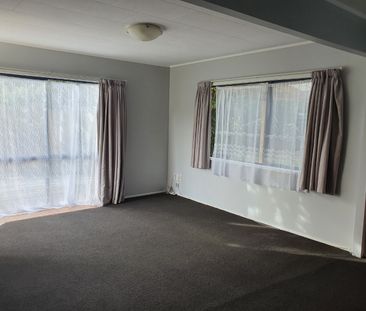 Manurewa - 3 Bedrooms with Fully Fenced Yard - Photo 5