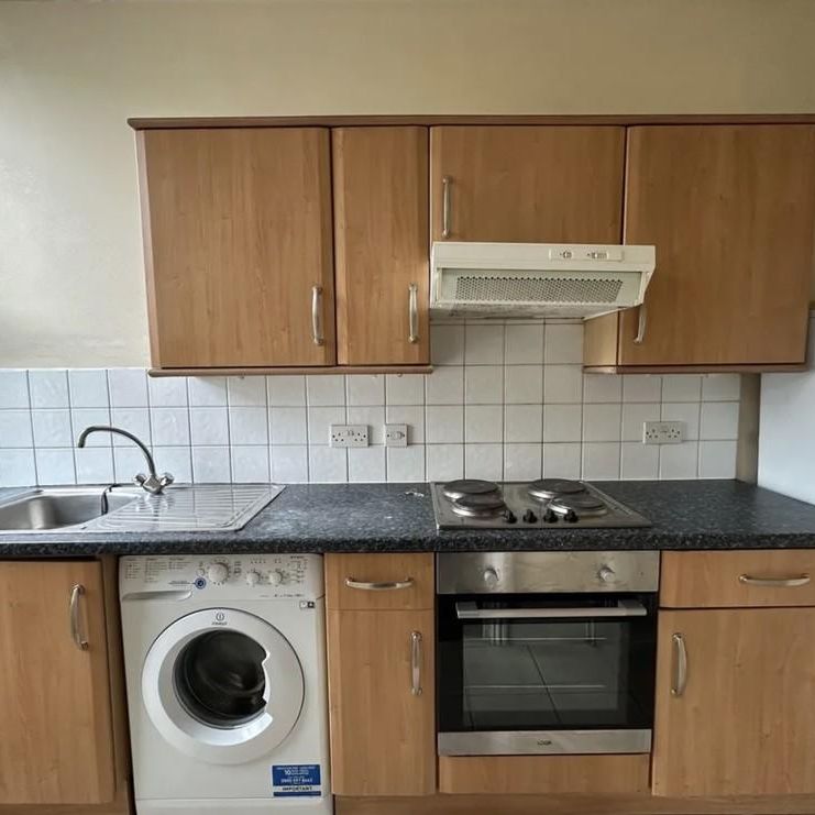 3 bedroom flat to rent - Photo 1