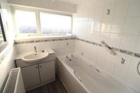 3 bedroom semi-detached house to rent - Photo 5