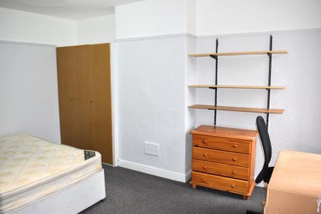 4 bedroom semi-detached house to rent - Photo 4