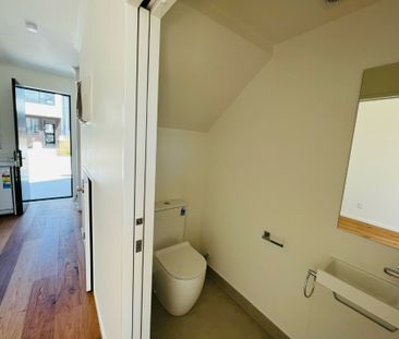 2 Bedroom - 1 Bathroom - Offstreet Parking - Photo 3