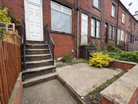 3 bedroom terraced house to rent - Photo 4