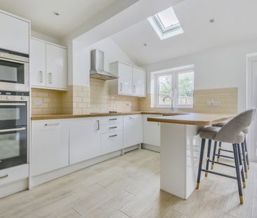 3 bedroom semi-detached house to rent - Photo 5