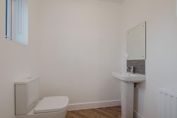 4 bedroom semi-detached house to rent - Photo 1