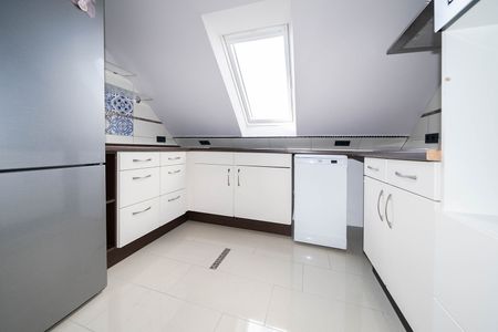 Großzügige Wohnung mit sonniger Dachloggia, Einbauküche und Garage! - Foto 3