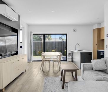 Spacious home in quiet and convenient location - Photo 3