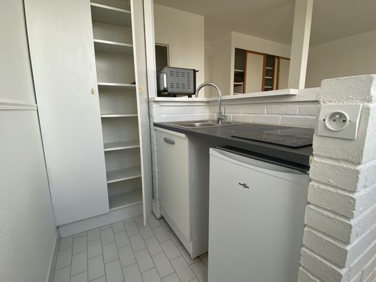 Location Appartement 1 pièce 24m² PARIS 8ème - Photo 1