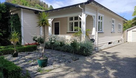 THURSDAY- Phone for the viewing time - Photo 3